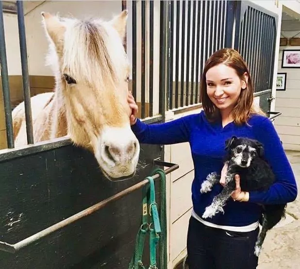 Dr. Katie Lawlor with the horse and with the dog - I Love Veterinary