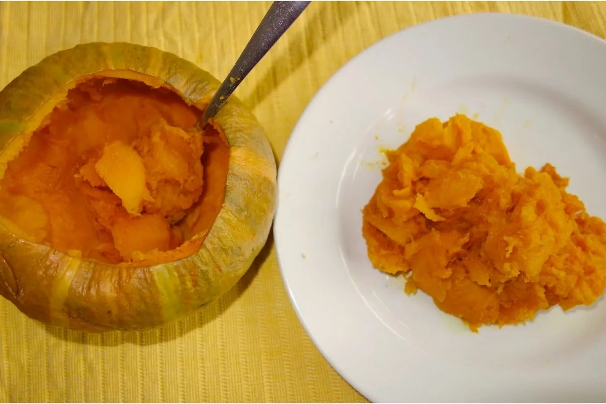 Pumpkin puree in a pumpkin and on a white plate
